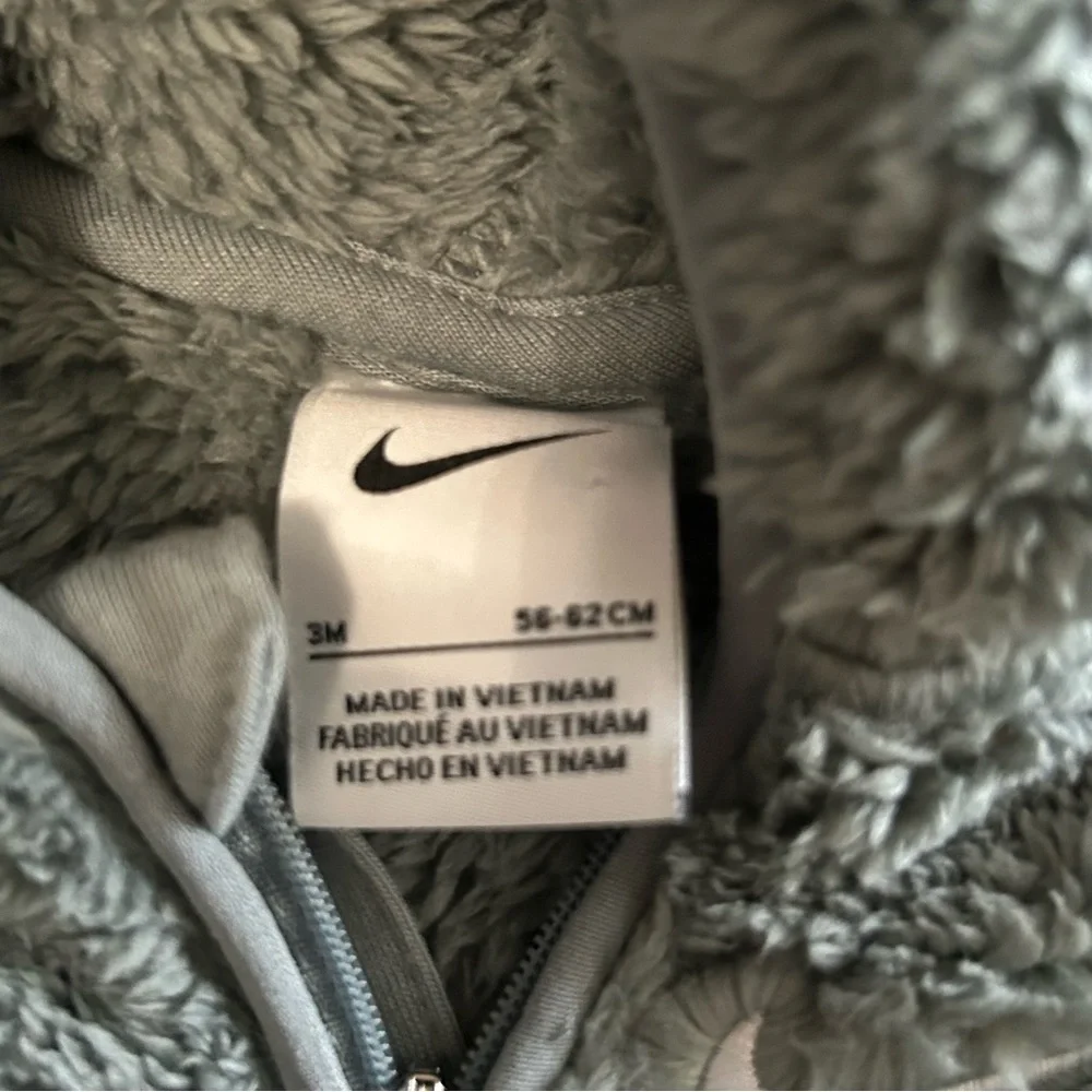 Nike / Hooded Sherpa Coveralls in sage green size 3 months